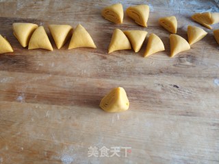 南瓜花卷的做法步骤：11