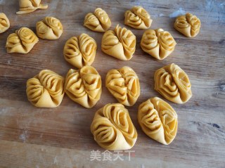南瓜花卷的做法步骤：13