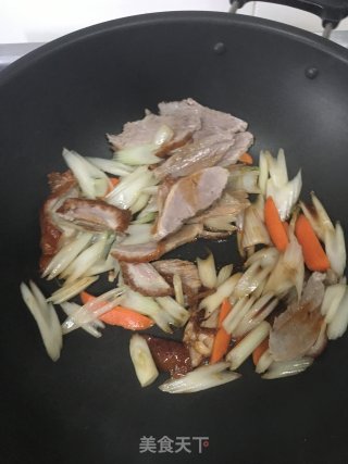 西芹烤鸭的做法步骤：7