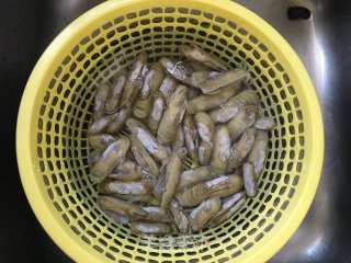 姜葱炒蛏子的做法步骤：1