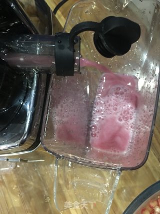 鲜榨石榴汁的做法步骤：3