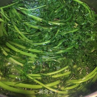 花生米拌茼蒿的做法步骤：3
