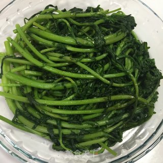 花生米拌茼蒿的做法步骤：4