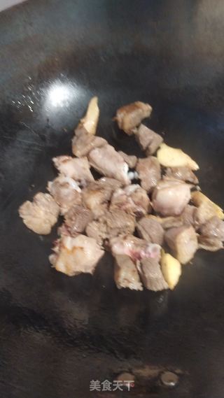 牛腩鸭肉焖萝卜的做法步骤：3