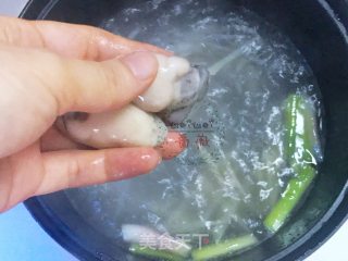 胡椒生蚝汤的做法步骤：6