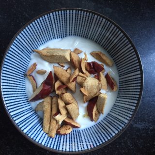 红枣核桃拌酸奶的做法步骤：5