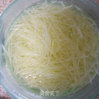 西芹土豆丝的做法步骤：2