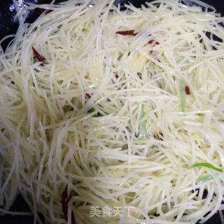 西芹土豆丝的做法步骤：4