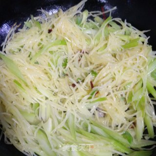 西芹土豆丝的做法步骤：7