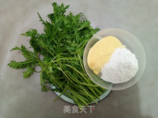 茼蒿丸子的做法步骤：1