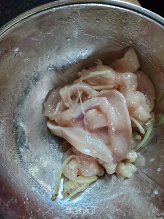 杂蔬鸡肉炒贝壳面的做法步骤：3