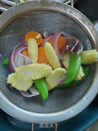 杂蔬鸡肉炒贝壳面的做法步骤：6