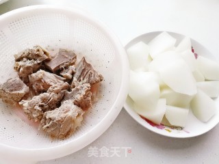 白萝卜排骨汤的做法步骤：3
