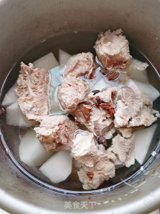 白萝卜排骨汤的做法步骤：5