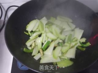 爆炒佛手瓜的做法步骤：4