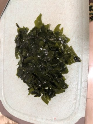 木耳海带拌白玉菇的做法步骤：3