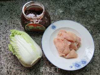 鸡胸肉炒娃娃菜的做法步骤：1