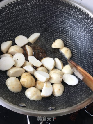章鱼肚焖烧芋头的做法步骤：8
