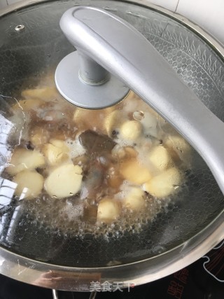 章鱼肚焖烧芋头的做法步骤：11