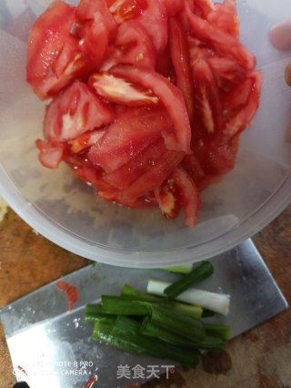 西红柿手工面鱼汤的做法步骤：2