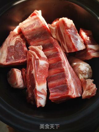 羊肉萝卜煲的做法步骤：1