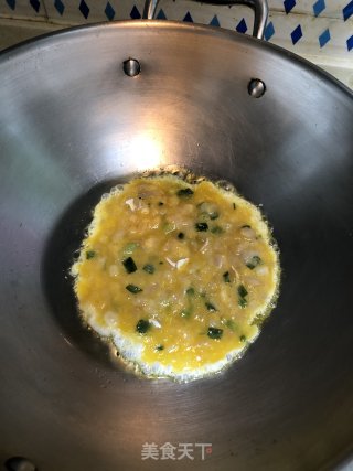 鳕鱼煎蛋香葱饼的做法步骤：4