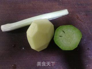 传统萝卜汤的做法步骤：1