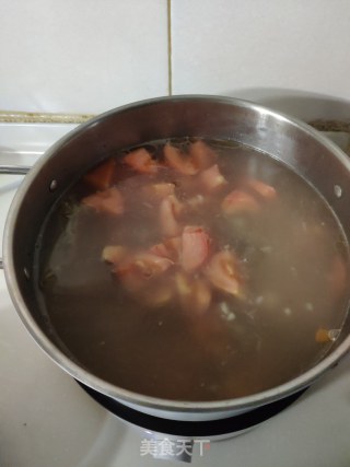 西红柿牛边排蔬菜汤的做法步骤：3