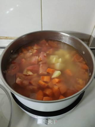 西红柿牛边排蔬菜汤的做法步骤：4