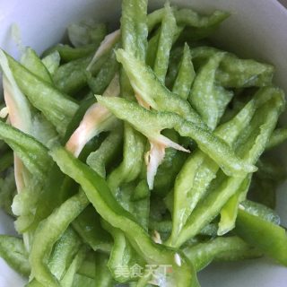 毛豆青椒炒干子的做法步骤：3