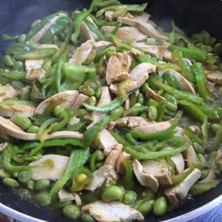 毛豆青椒炒干子的做法步骤：8