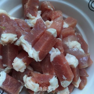 咖喱肉块炖土豆的做法步骤：2