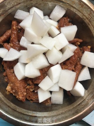 白萝卜蒸凤爪的做法步骤：3