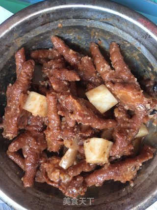 白萝卜蒸凤爪的做法步骤：4