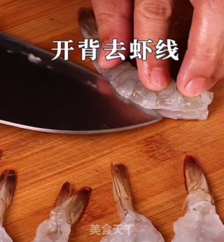 黄金凤尾虾的做法步骤：1