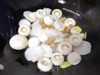 白萝卜烧口蘑的做法步骤：6