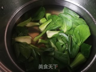 胡萝卜上海青烩饼的做法步骤：3