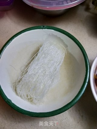 包菜炒粉丝的做法步骤：2