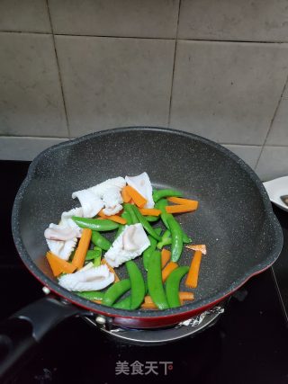 鱿鱼炒甜豆的做法步骤：7