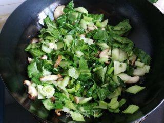 香菇炒青菜的做法步骤：4