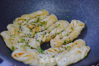 生煎椒盐油卷的做法步骤：12