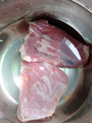 中式牛排的做法步骤：1