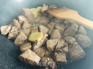 红烧牛肉这样做，好吃到停不下来！的做法步骤：9