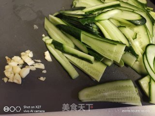 黄瓜炒肉末的做法步骤：1