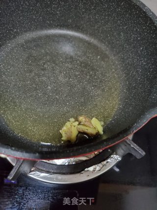 青蒜烧红宝石斑鱼的做法步骤：2