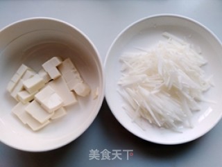 萝卜豆腐虾皮汤的做法步骤：2