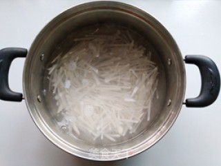 萝卜豆腐虾皮汤的做法步骤：4