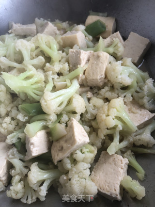 豆腐炖菜花的做法步骤：5