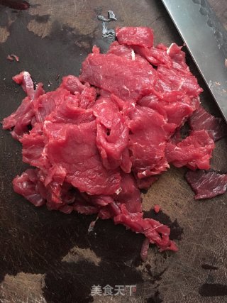 水煮牛肉的做法步骤：1