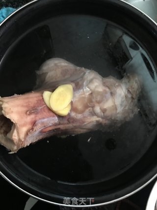牛筒骨清汤的做法步骤：4